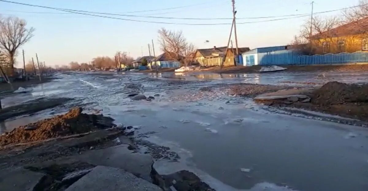 Казахстан потоп сегодня. Паводок. Подтопления. Весенние подтопления участков. Паводок в Актобе.