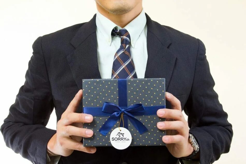 Подарки работникам организации. Подарок " мужчине". Деловые подарки. Деловые подарки для мужчин. Подарок коллеге.