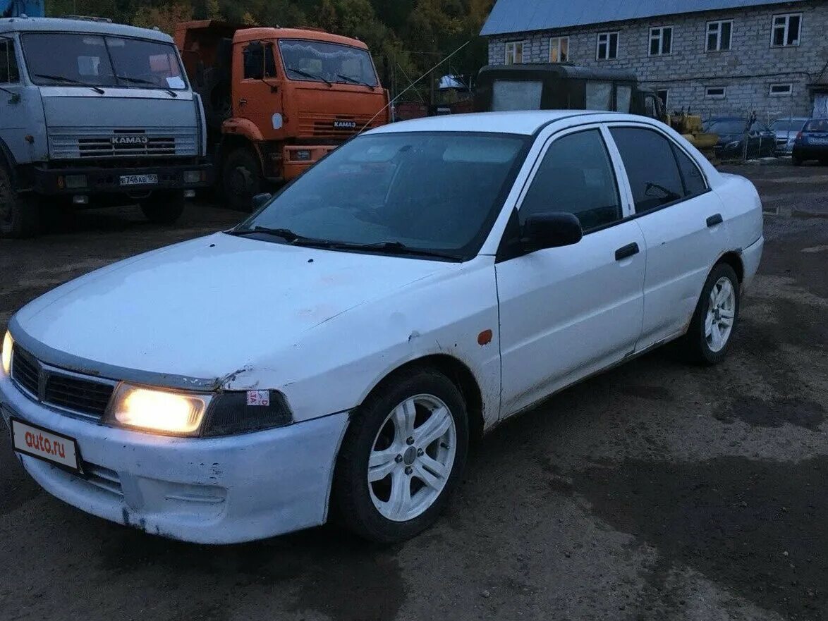 Митсубиси 98 года. Mitsubishi Lancer 7 1999. Mitsubishi Lancer 7 1.3. Мицубиси Лансер 1999 года. Mitsubishi седаны 1999.