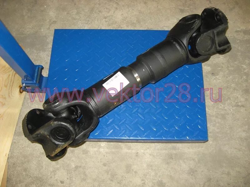 кардан межосевой камаз 6520. карданный вал шакман x3000. вал карданный межосевой. ) маз. вал карданный 64226-2201010-02 (722 мм) (4 отв.