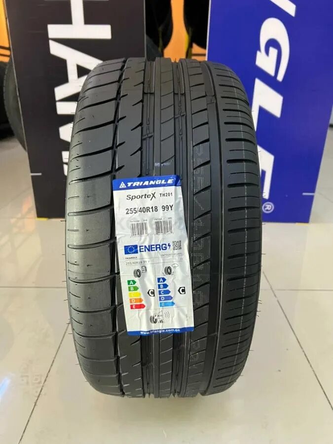 Шины triangle sports. 255/40 R18 Triangle Sportex th201 99y. Шины Triangle Sportex th201. Триангл Спортекс th201. Triangle th202 255/40 r21.