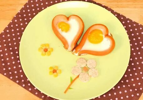 Сосиски сердечком с яйцом