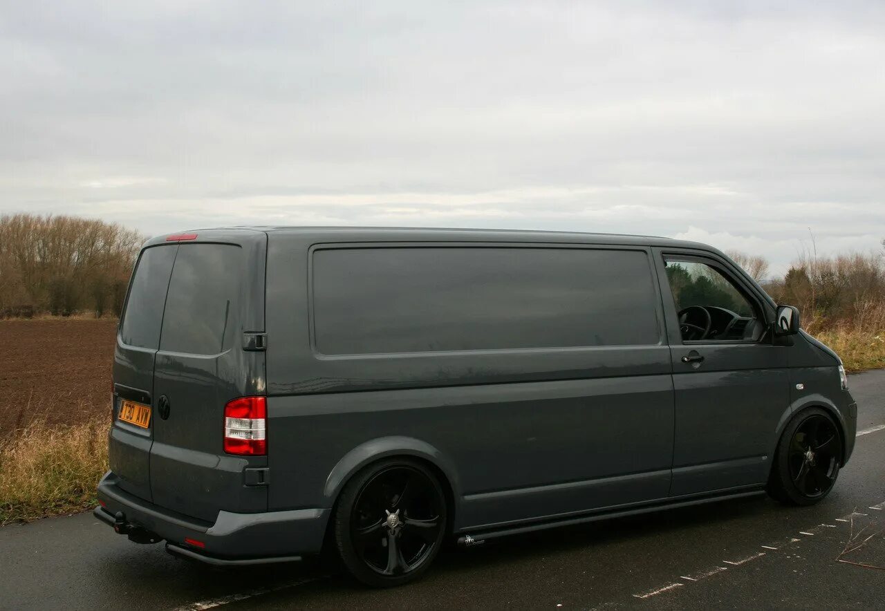 Тюнинг фольксваген т5. Transporter t5 Tuning. VW t5 Tuning. Фольксваген т5 черный. Фольксваген Транспортер т5.