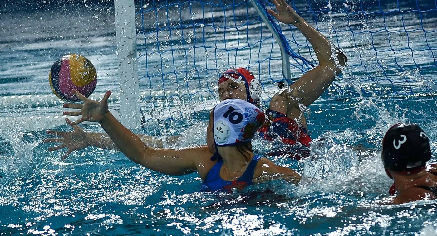 Купить водное поло. Водное поло. Water Polo вид спорта. Российские ватерполистки. Водное поло соревнования.