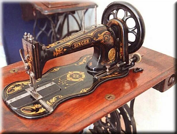 Швейная машинка зингер новая. Швейная машинка Зингер 1851. Зингер швейная машинка 1910 года. Зингер 15к28.