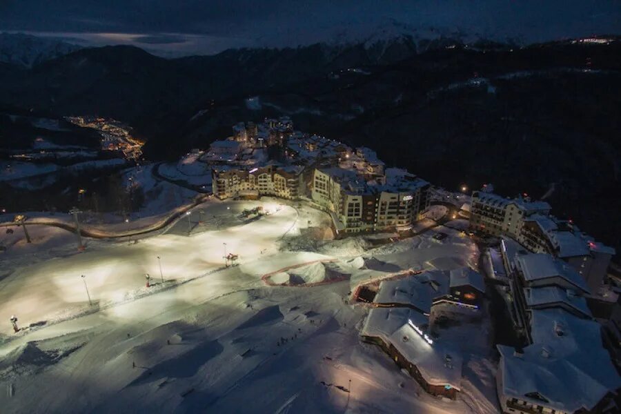 Вечернее катание альпика. Альпика площадка красная Поляна apres Ski.