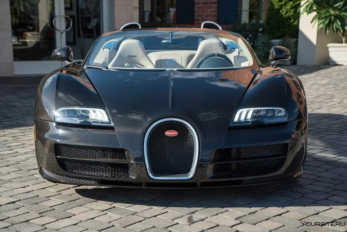 Bugatti в москве. Бугатти Вейрон. Бугатти Вейрон в Санкт-Петербурге. Bugatti Veyron Vitesse. Бугатти Вейрон СПБ.