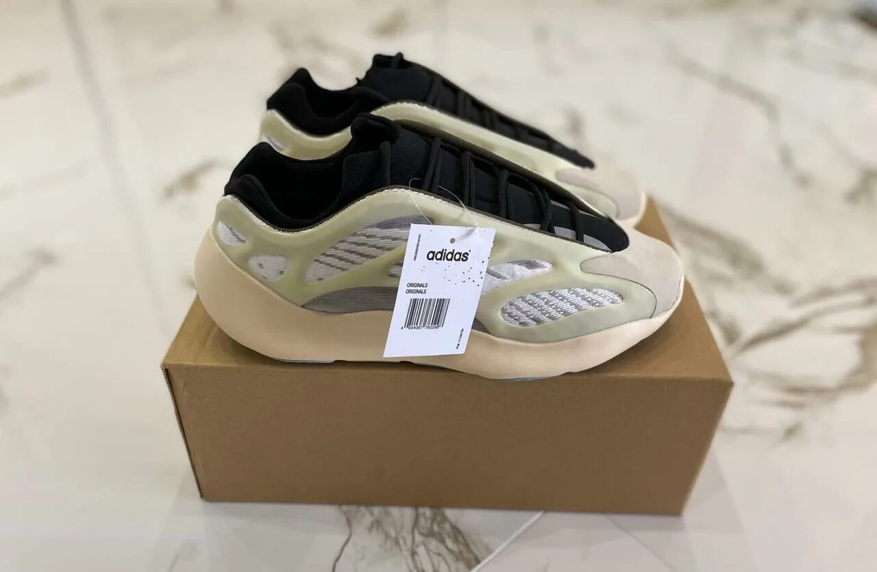 Купить кроссовки оригинал на авито. Azael adidas Yeezy 700 v3 мужские Boost. Adidas Yeezy Boost 700 v3 Azael. Кроссовки адидас ИЗИ 700 v3. Кроссовки Izzy Boost 700 мужские v3.