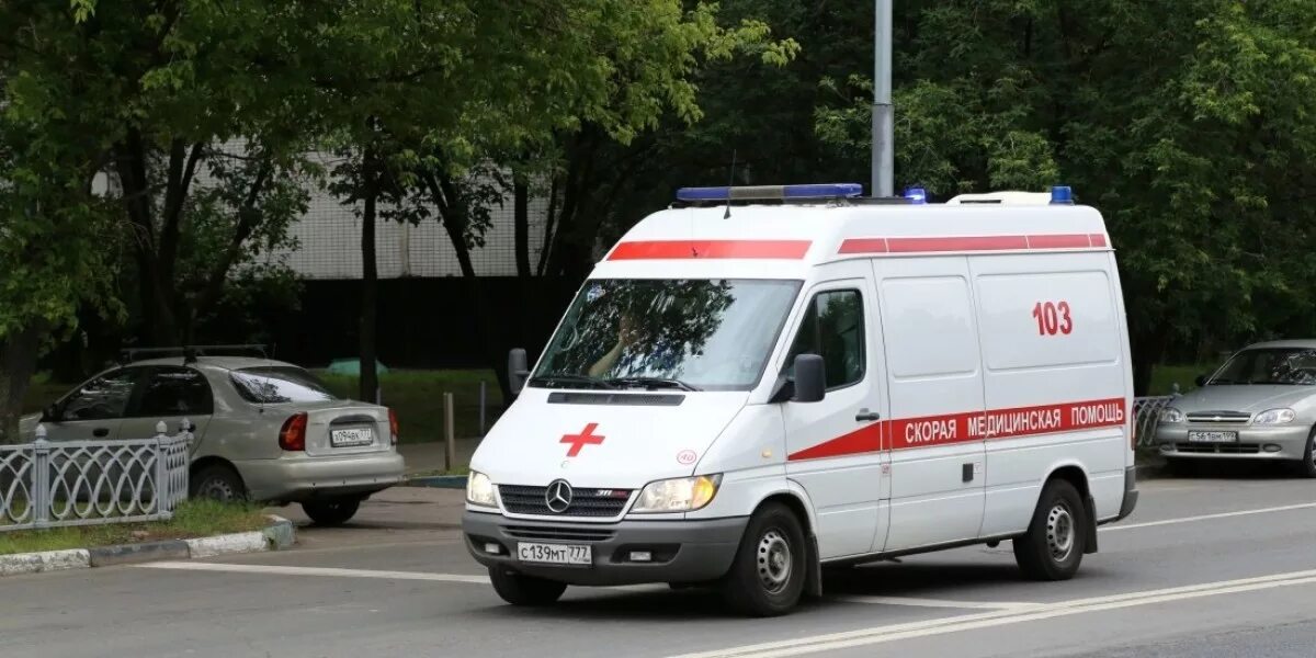 Скорая пола. Скорая. машины скорой помощи в москве. скорая машина москва. автомобили скорой помощи в москве.