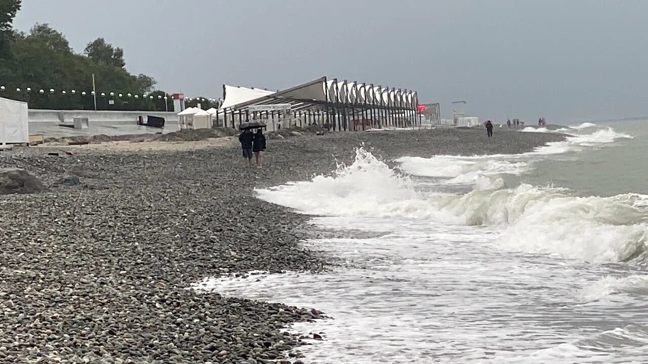 Вода в сочи в октябре. Море в Сочи в октябре. Море Сочи 2022. Адлер в октябре. Климат Сочи.