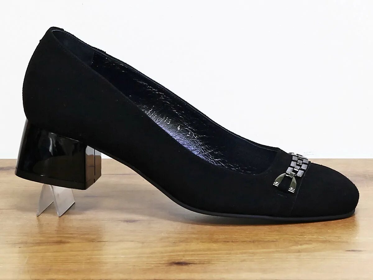 Туфли мужские clarks 45 размер. Туфли на шпильке. Туфли с каблуком трапеция. Туфли 45 размера. Туфли 45 размера.