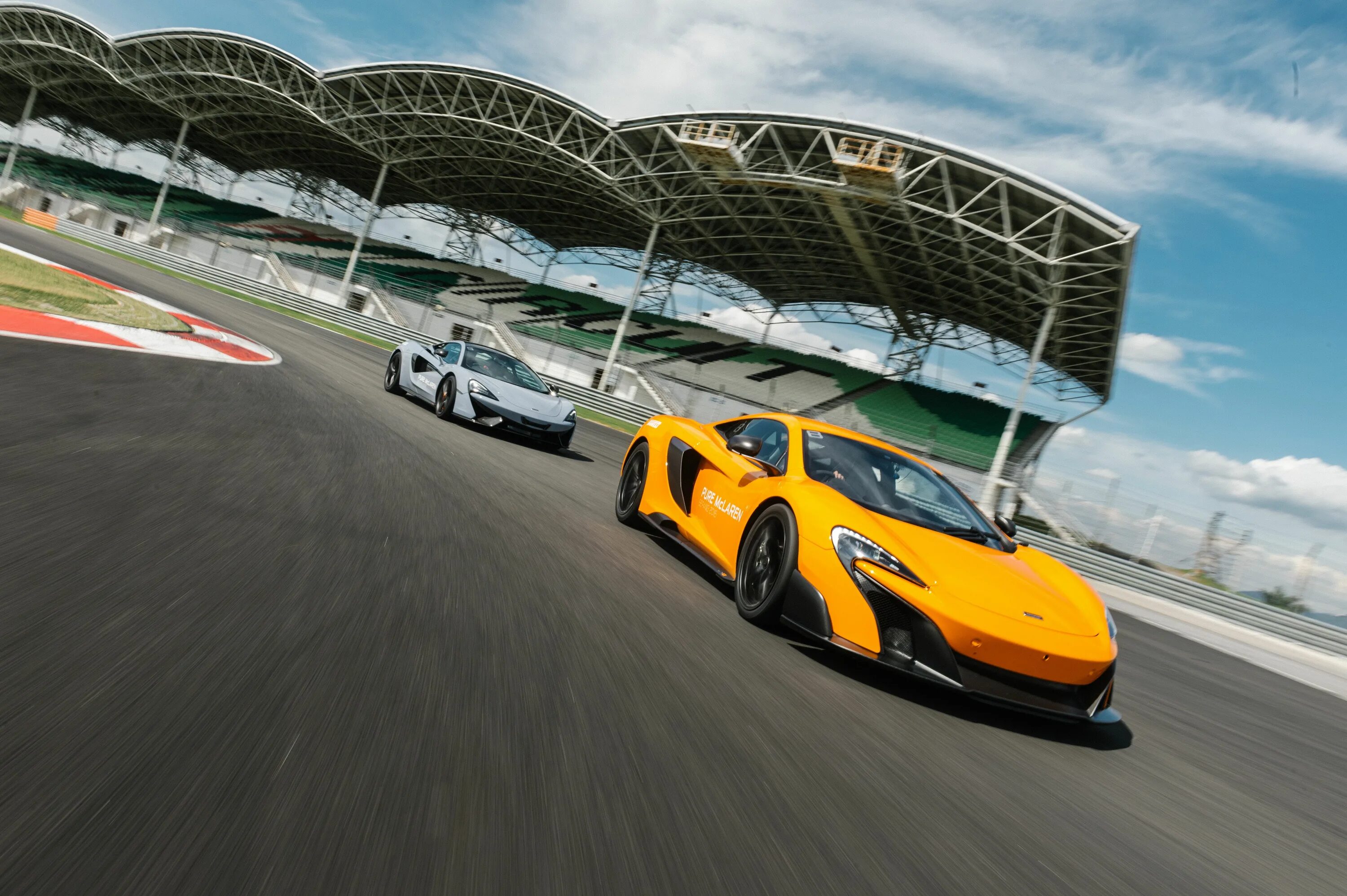 Track race. Mclaren race. академия макларен. картинг макларен. гоночный полигон.