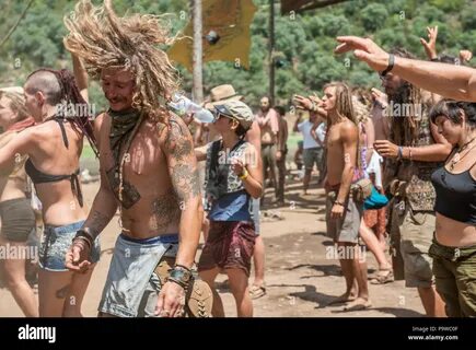 Японцы отменяют голый фестиваль из-за слишком старого населения.