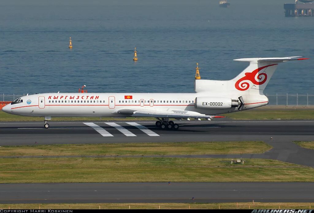 Боинг 737-500 эйр кыргызстан. Аэропорт манас бишкек самолеты. Авиакомпания киргизия 737. Tupolev tu-154. Эйр кыргызстан.