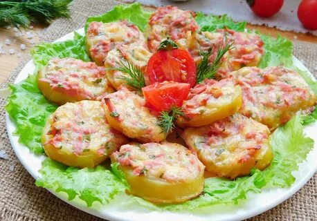 Картошка с колбасой и сыром
