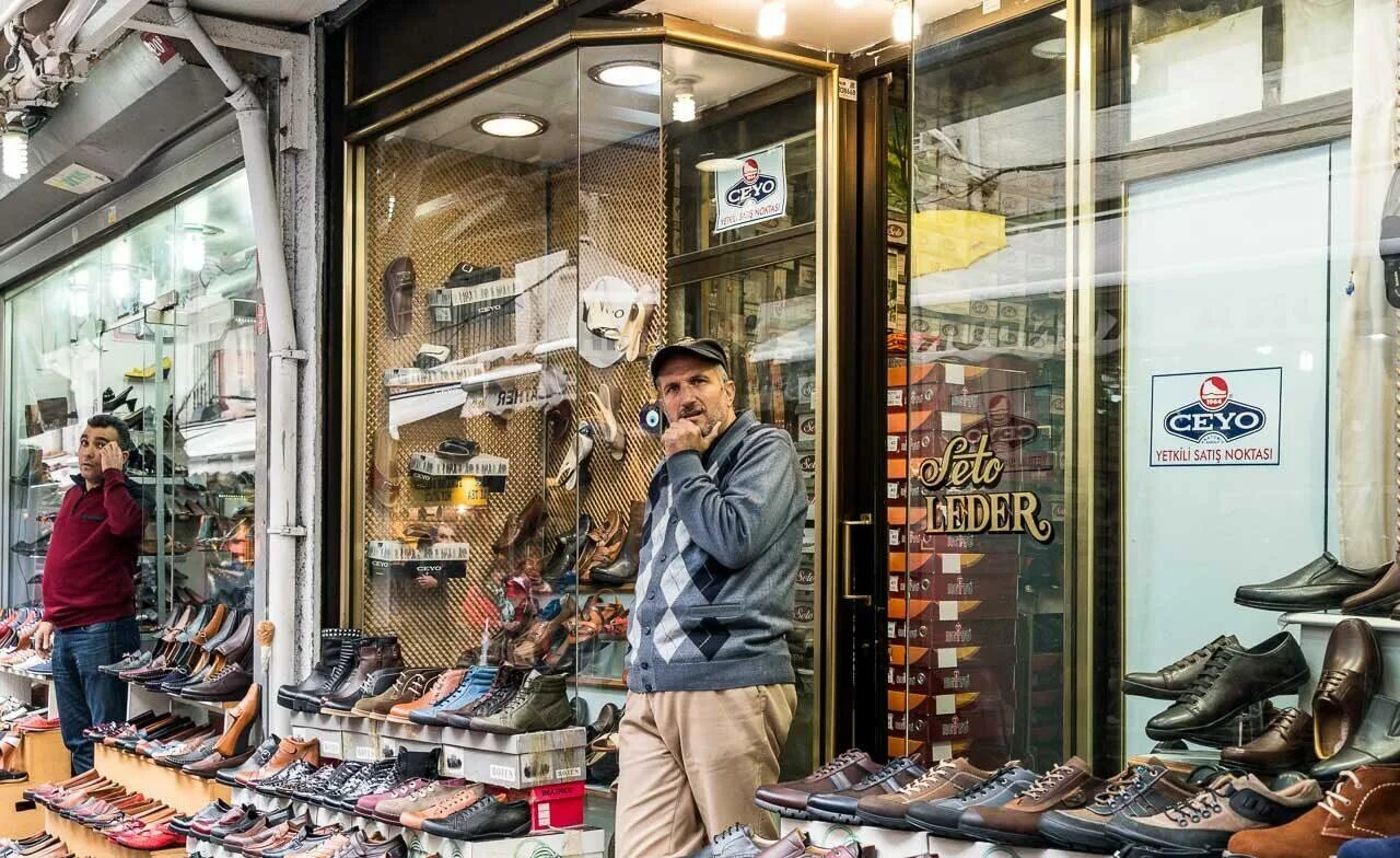 Стамбул где купить. Рынок Laleli в Стамбуле. Улица Лалели в Стамбуле. Обувной оптовый рынок Турция Истамбул. Стамбул шоппинг Лалели.