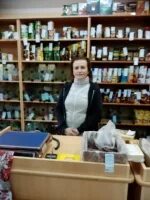 Продавец табачной продукции. Продавщица табачной продукции. продавец табачных изделий. продавец в табачный магазин. продавщица в табачке.