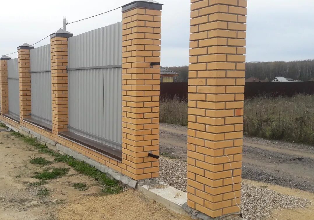 Столбы из кирпича для забора