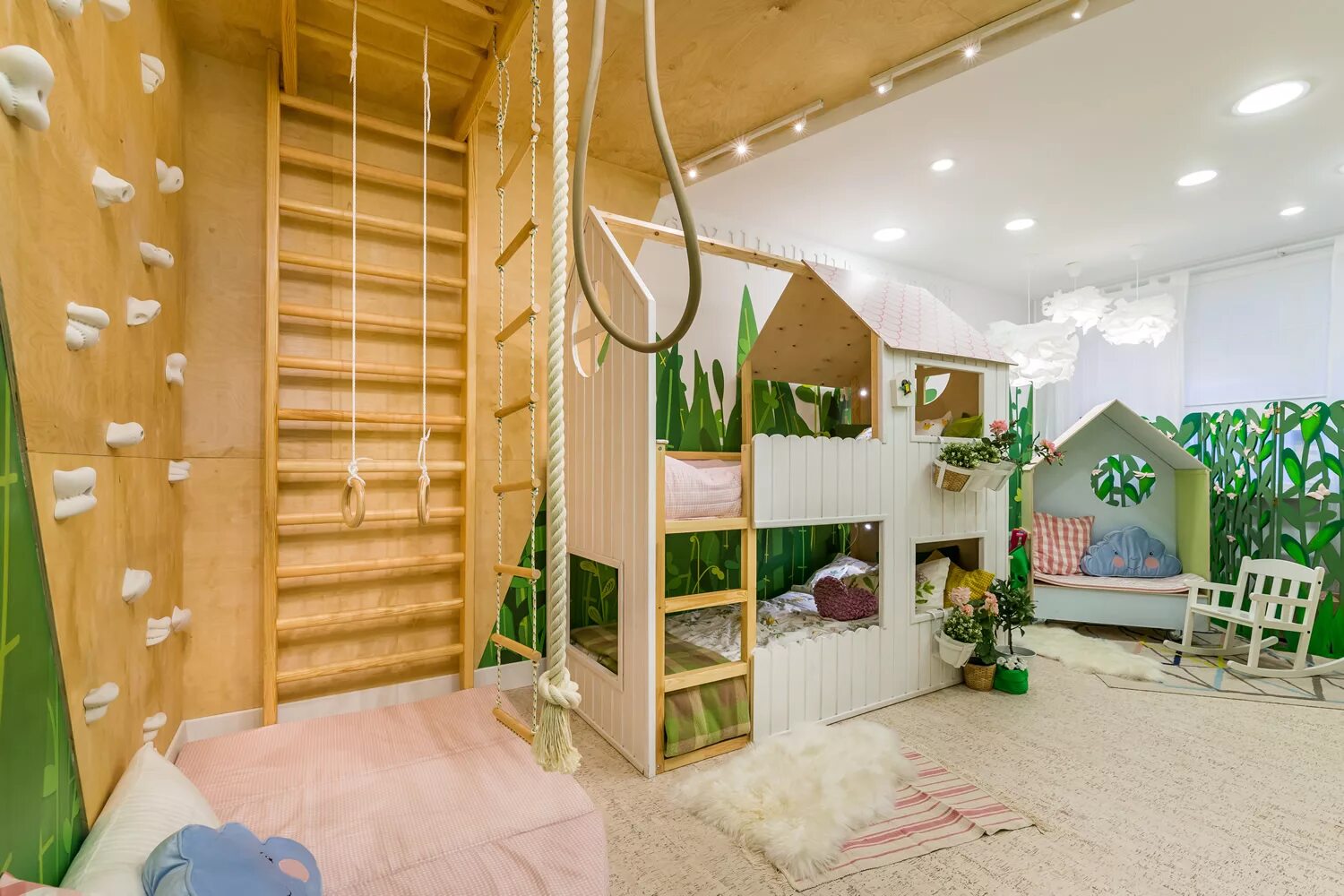 детская комната с игровой зоной. детский уголок в квартире. детский уголок в квартире. детский игровой уголок для квартиры. спортивная комната для детей.