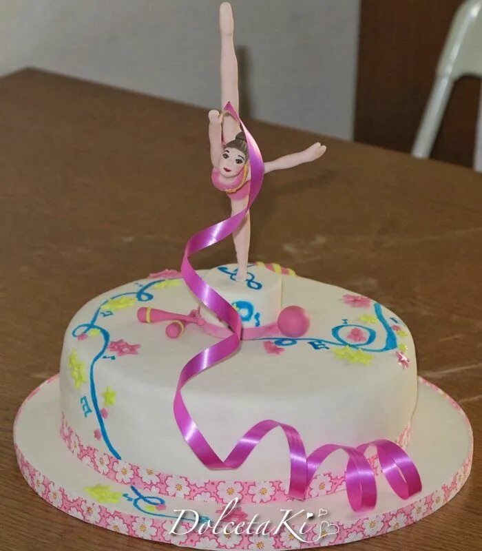 Тортик для девочки гимнастки. Торт с гимнасткой. Торт художественная гимнастика. Торт гимнастика для девочки. Торт для гимнастки