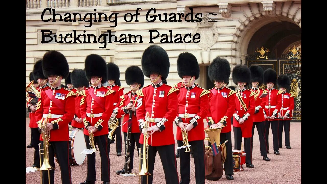 The changing of the guard takes place. Гвардейцы букингемского дворца. changing of the guard at buckingham palace. лондон караул букингемский дворец. смена караула у букингемского дворца.