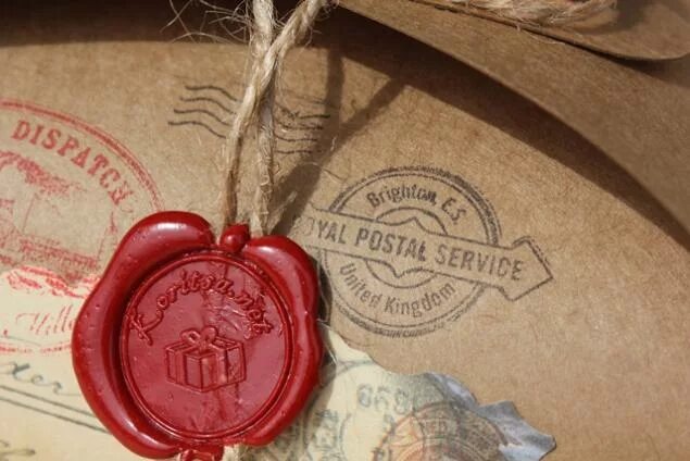 Воск на письмах как называется. Печать на письме. Письмо запечатанное сургучом. Конверт штамп воском. Сургучная печать красивая.