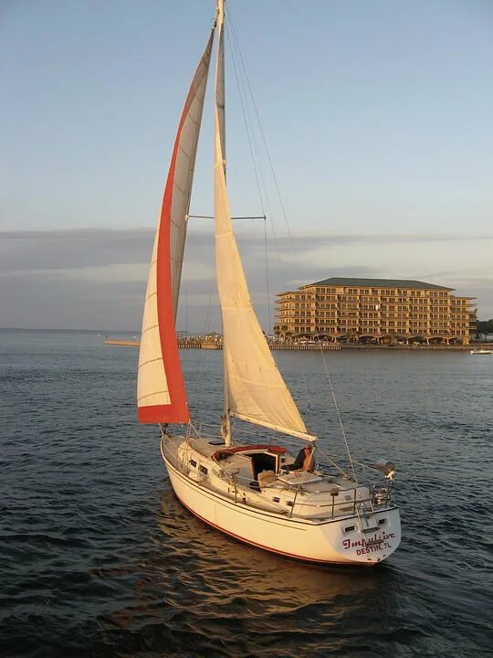 Парусный катер. Парусный катер. Швертбот sailboat. Парусный катер. Парусный катер.