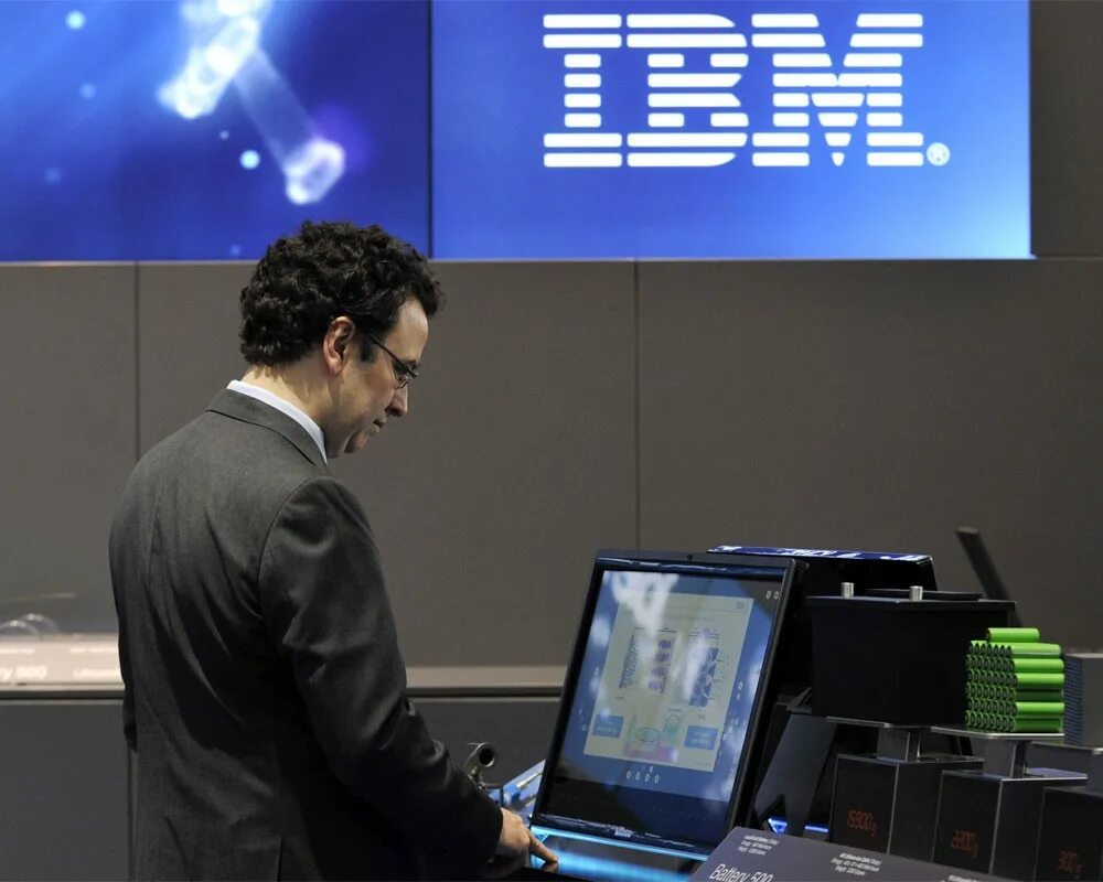 IBM компания. Американская фирма IBM. Компания IBM продукция. Продукты компании IBM. Ibm цена