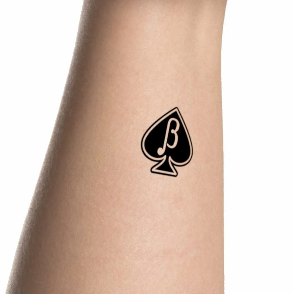 Татуировка пика. Тату тузы на руке. Тату дама пик. Тату пики. Маленькие тату мужские пики.