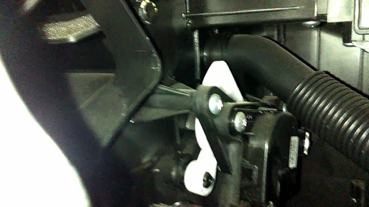 Радиатор печки хендай ай 40. Радиатор отопителя i20 hyundai. Радиатор хендай ай 30. Двигатель печки. Печка i30.