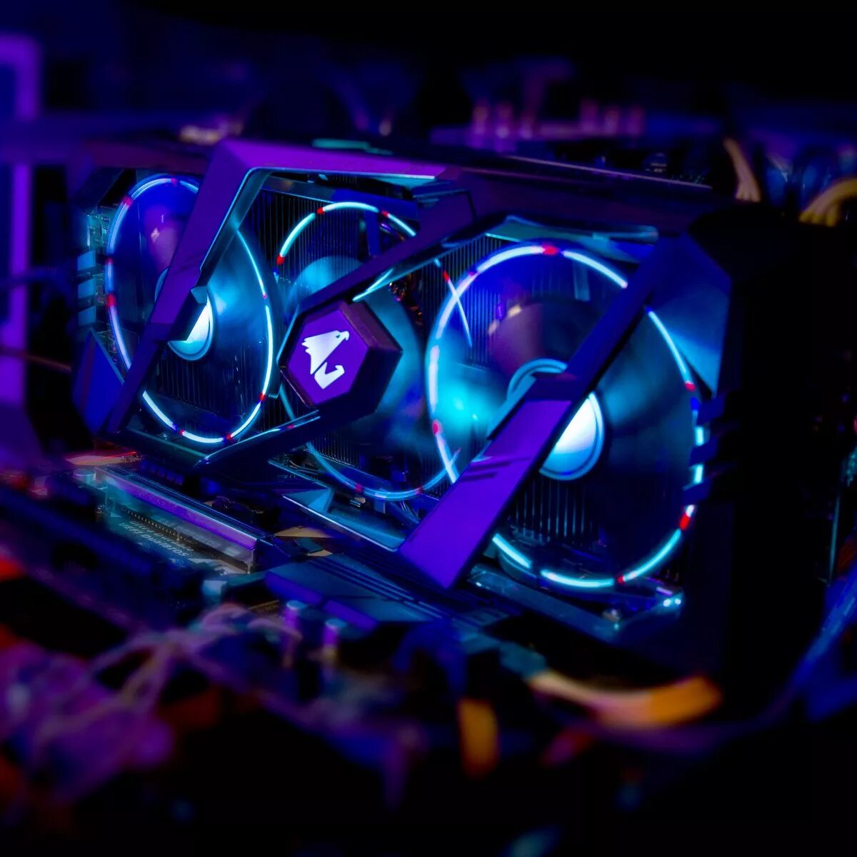 Светящиеся видеокарты. RTX 2080 ti AORUS. 2080 Ti AORUS Xtreme. RTX 2080 AORUS Xtreme. Gigabyte AORUS RTX 2080 super.