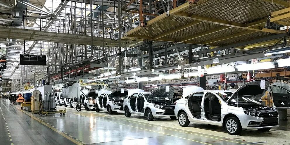 Французский автоваз. Завод автоваз тольятти. Автоваз сборка. Конвейер автоваза в тольятти. Простой автоваза.