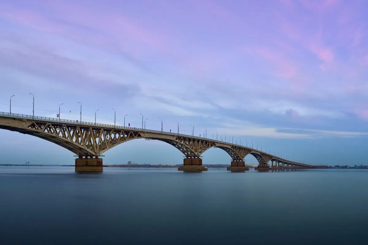 Волга мост энгельс. Мост Саратов Энгельс. Волга мост Саратов. Саратовский мост с Энгельса. Автодорожный мост Саратов.