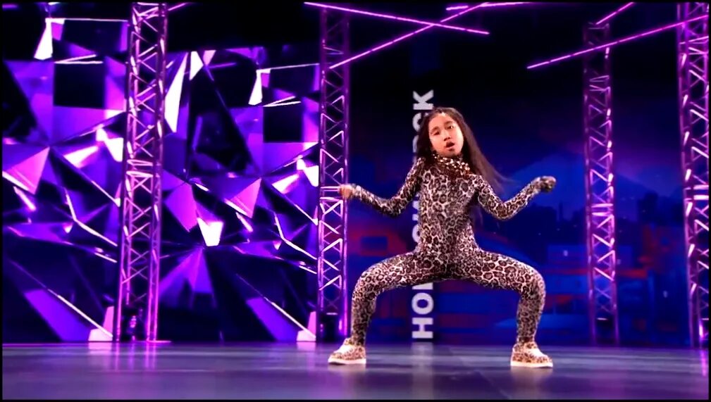 Lilo and stitch 2. Лил танцевала. Лило и стич хула. Лило и стич лило танец. Лило и стич гавайи танец.