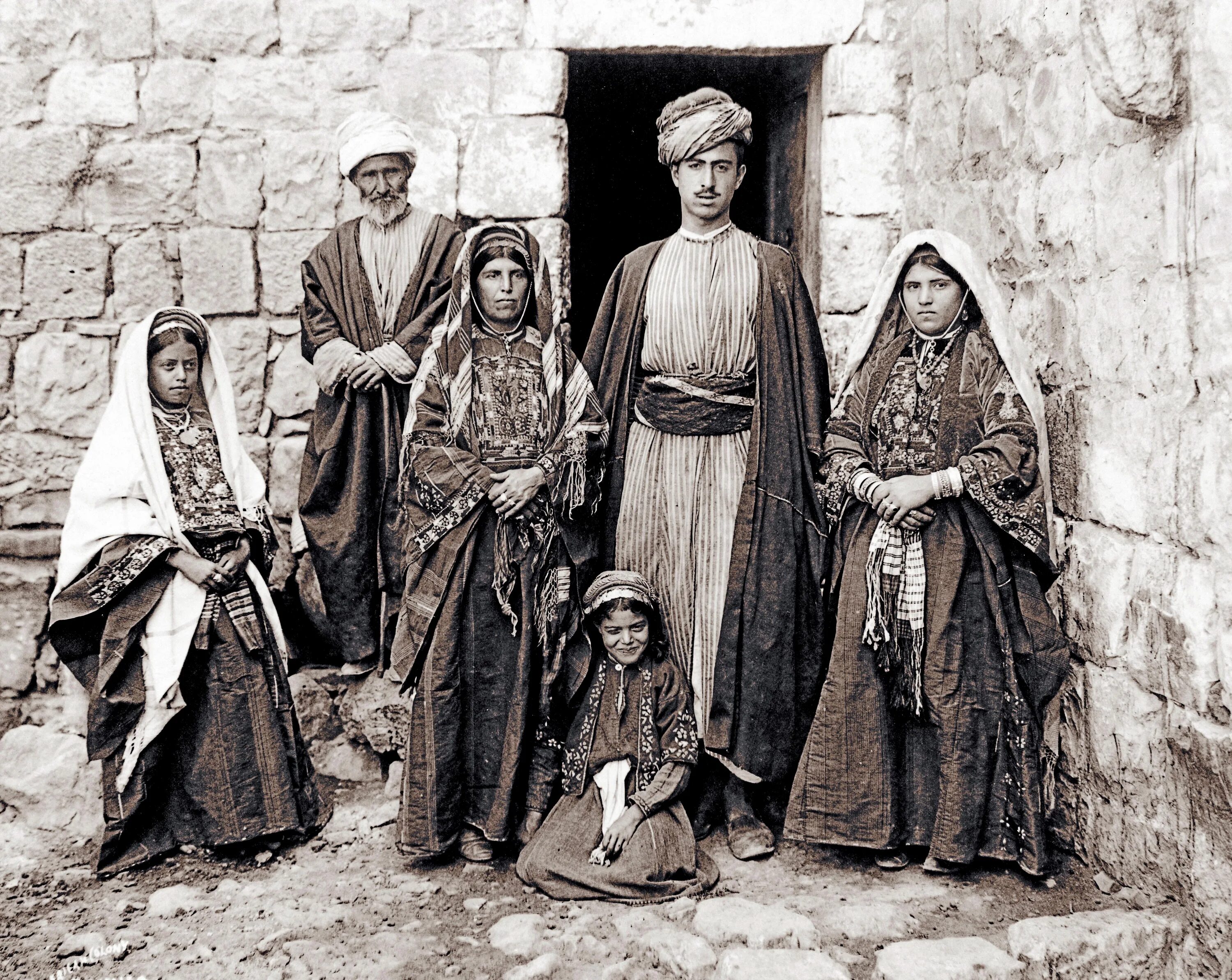 Жизнь мусульман в 19 веке в россии. Палестина 19 века. Палестинец 20 век. Еврейский костюм женский.