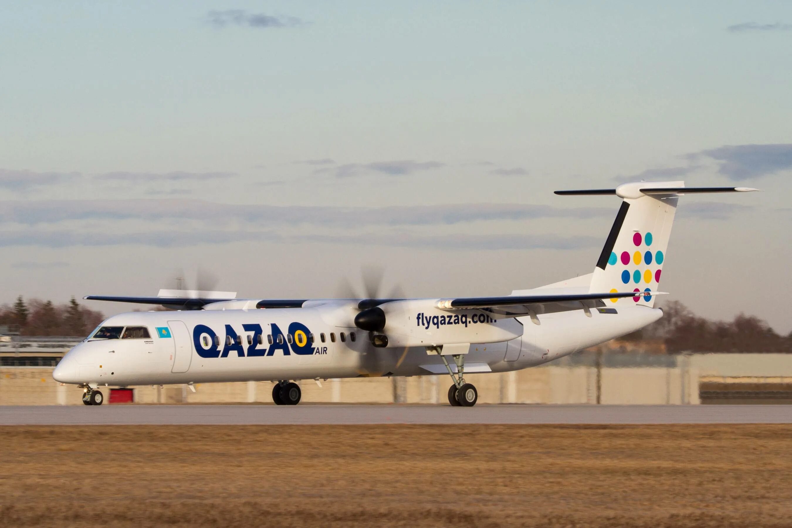 Bombardier q400. Qazaq Air dhc8 Dash 8-400. Бомбардье самолет Qazaq Air. DHC 8.