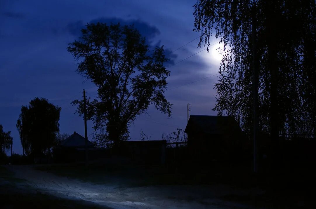 Вижу сон дорога черная Есенин. Ночная деревня. Ночь в деревне. Лунная ночь в деревне. Вернулись поздним вечером