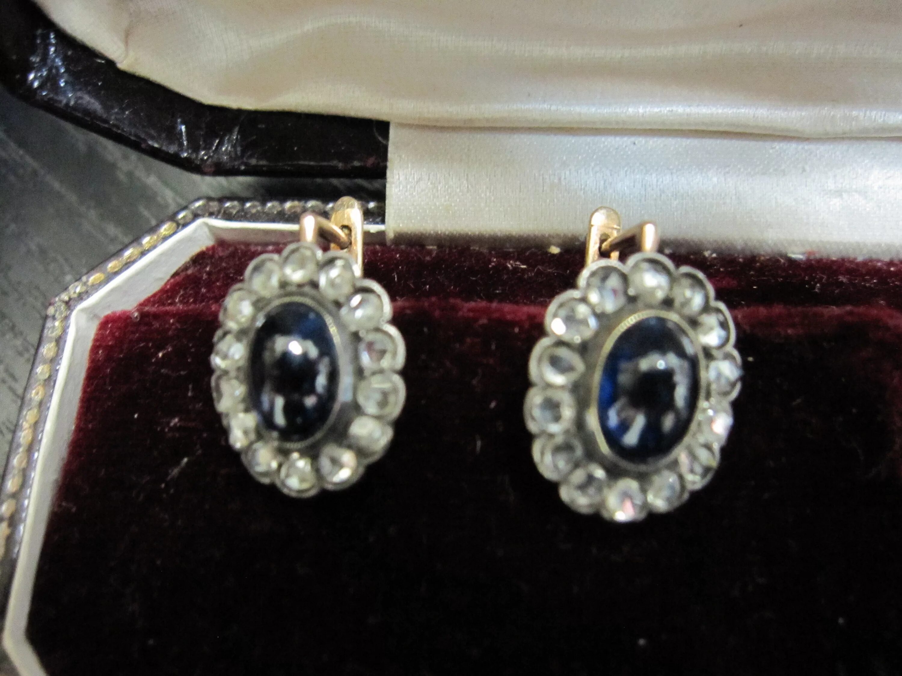 ювелирный магазин авито. украшения из золота. комплект серьги и кольцо малинки с сапфирами и бриллиантами. серьги золото 583 пробы бакинский ювелирный завод. ювелирный магазин авито.