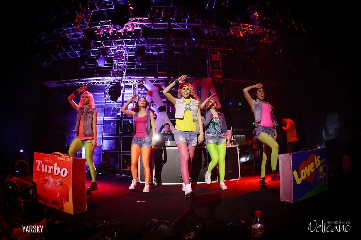 Руки вверх концерт 90е. Выступления 90. Потехин супердискотека. Супердискотека 90-х 2021. Дискотека 90.