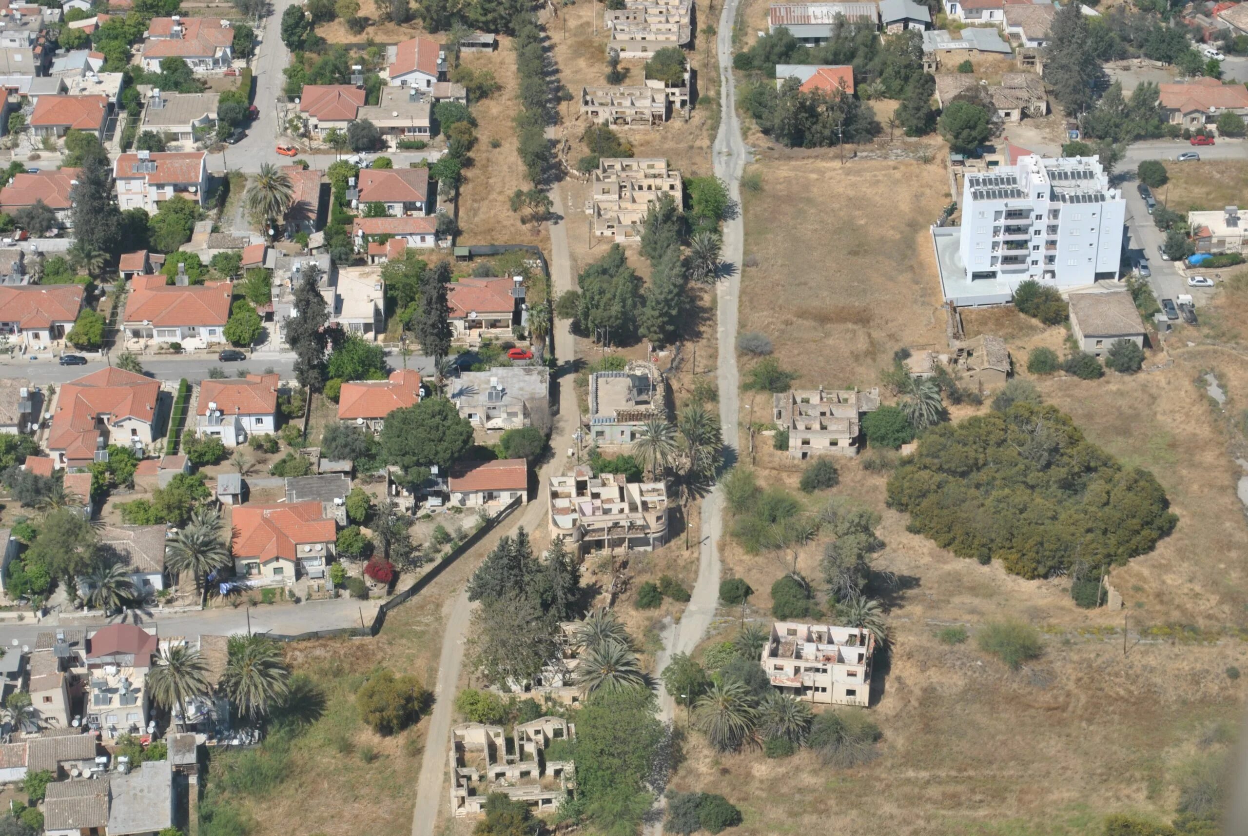 Кипр зона. Никосия зеленая линия. Никосия буферная зона. Зеленая линия никосия кипр. Буферная зона на кипре.