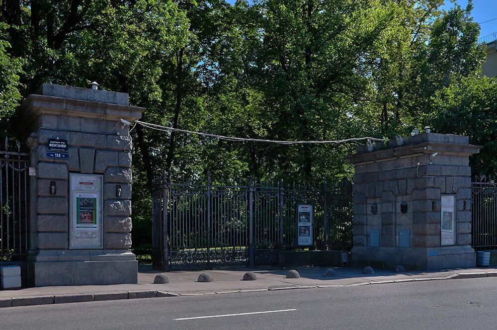 Спб вход. Измайловский сад Санкт-Петербург. Измайловский парк в Санкт-Петербурге. Измайловский сад на Фонтанке. Измайловский садик СПБ.