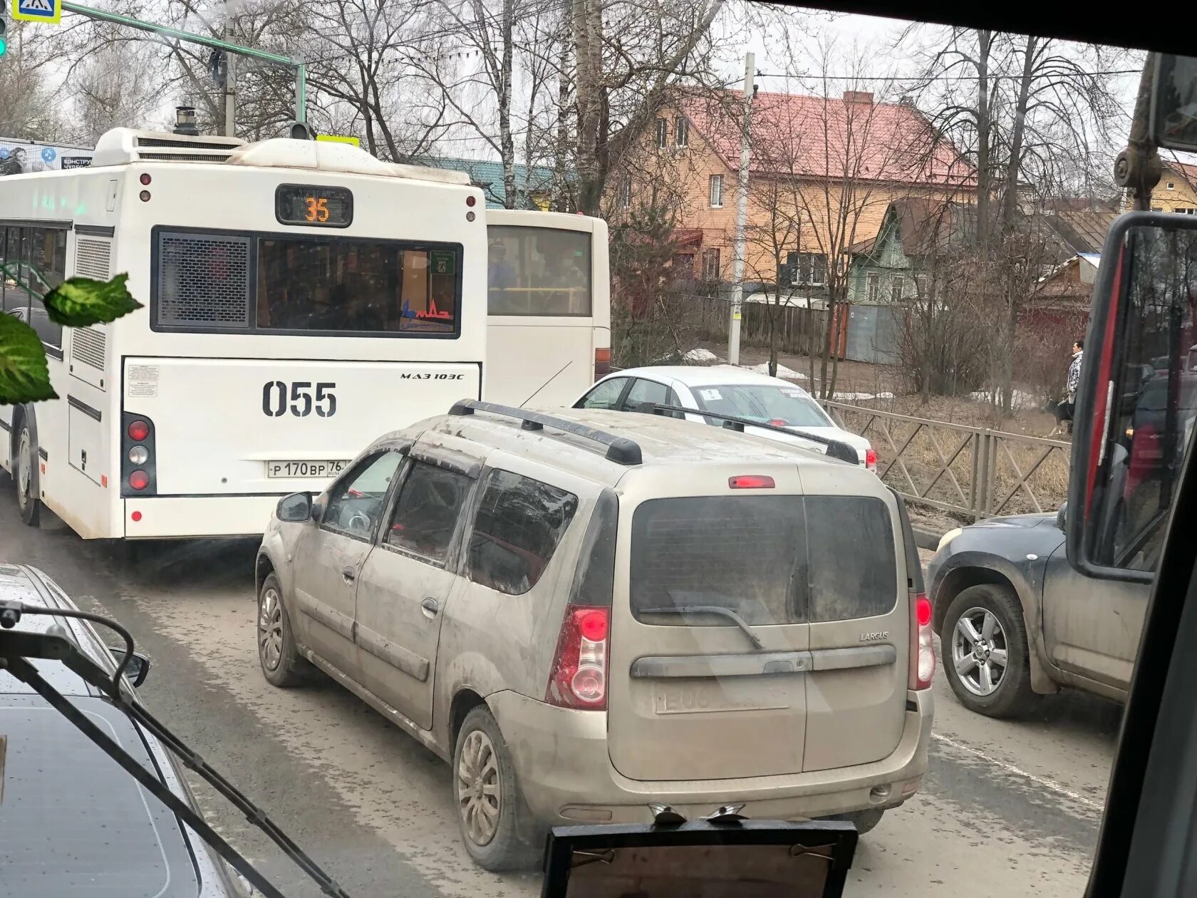 Пробка в ярославле сегодня. Пробки авиаторов ярославль. аварии в ярославле с маршрутками ,11 06 21. пробки 8 просека. сегодняшняя авария в ярославле.