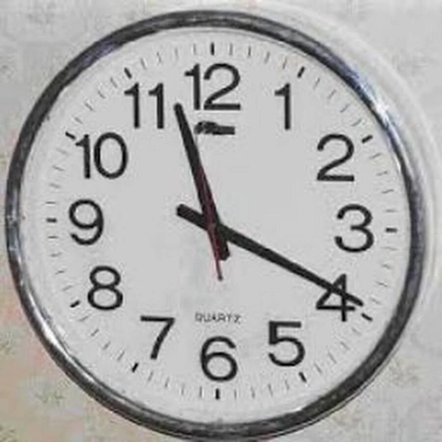12 ч 45 мин. Часы 11 часов. 11 20 На часах. Часы 11 часов 20 минут. Время 11 20 на часах.