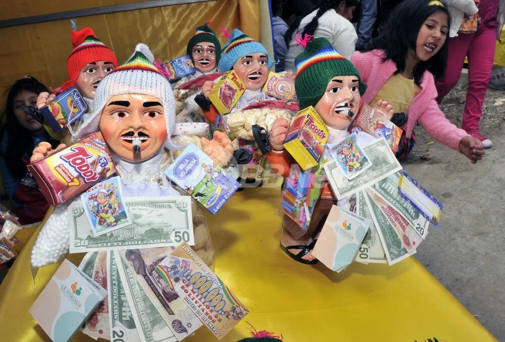 The alasitas fair in la paz bolivia. Аласитас. Ярмарка аласитас в ла-пасе боливия костюмы. The alasitas fair in la paz bolivia. Alasitas fair in la paz.