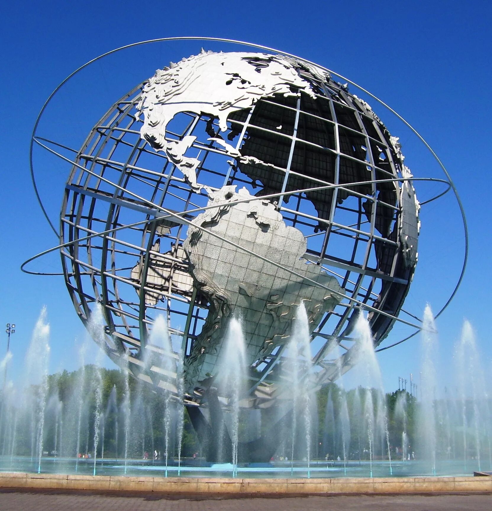 Глобус в шаре. Унисфера в Нью-Йорке. Фонтан Унисфера в Нью-Йорке. Унисфера (Unisphere ) — стальная модель земли в Нью-Йорке (в. Унисфера Флашинг-Медоус - корона-парк.