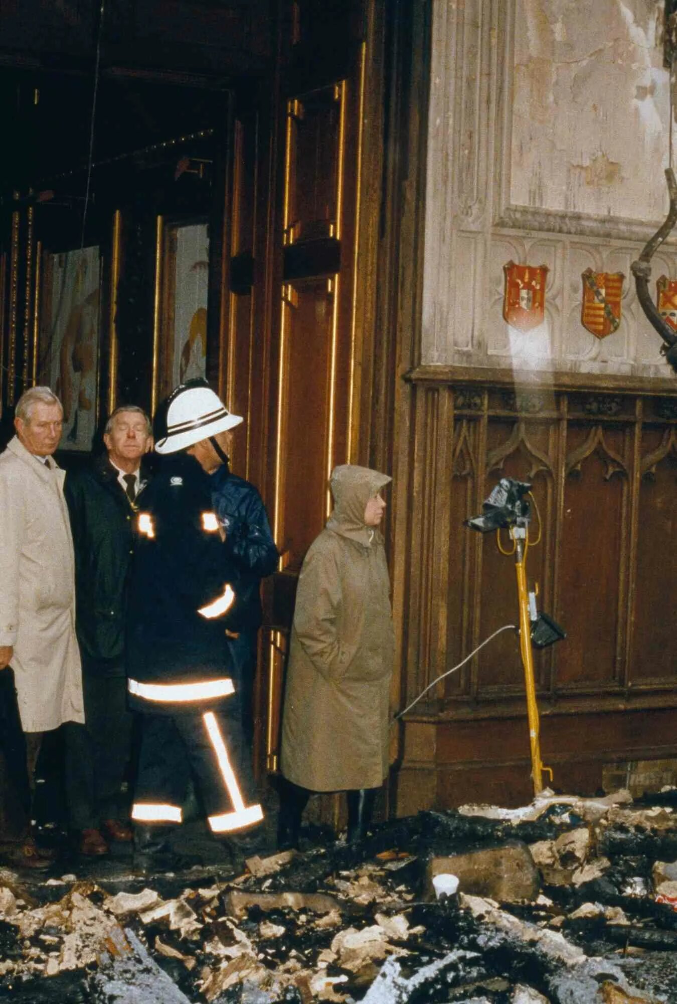 5 октября 1992 что произошло. Пожар в Виндзоре 1992. Пожар в Виндзорском замке ноябрь 1992. Виндзорский замок после пожара.