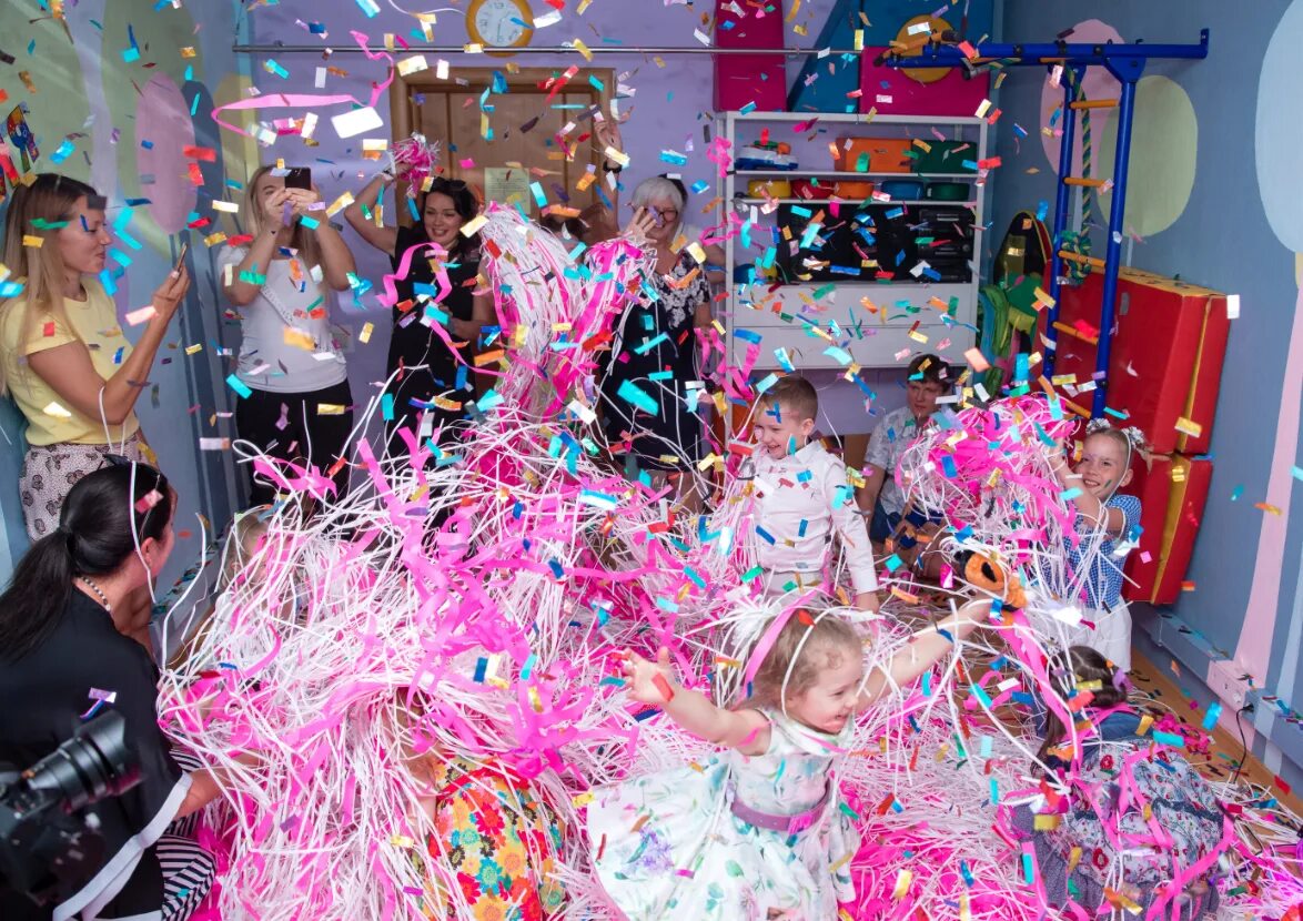 Старый аниматор. Шар-сюрприз. Коробка для аниматора. Шар сюрприз аниматоры. Аниматоры сюрприз.