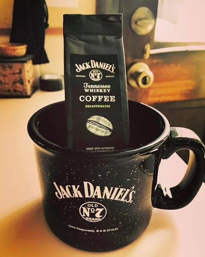 Виски джек дэниэлс с ванилью. Кофе джек дэниэлс. Виски в кофе добавляют. Виски the dead rabbit irish whiskey. Кофейный виски.
