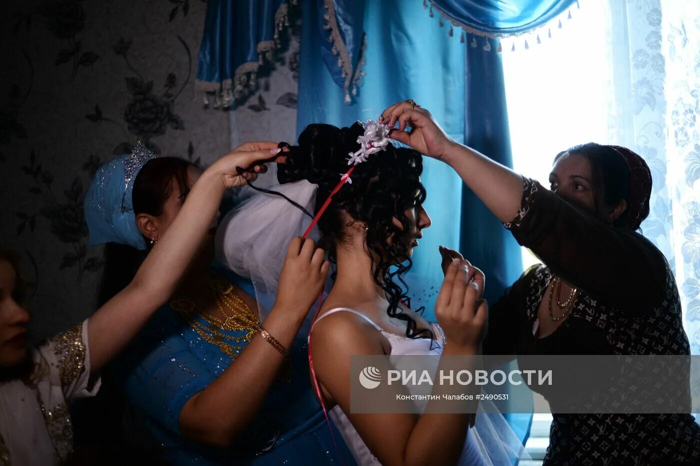 Первая брачная ночь у цыган в 14. Чудово цыгане. свадьба цыган. цыганские свадьбы город чудово. брачная ночь у цыган.