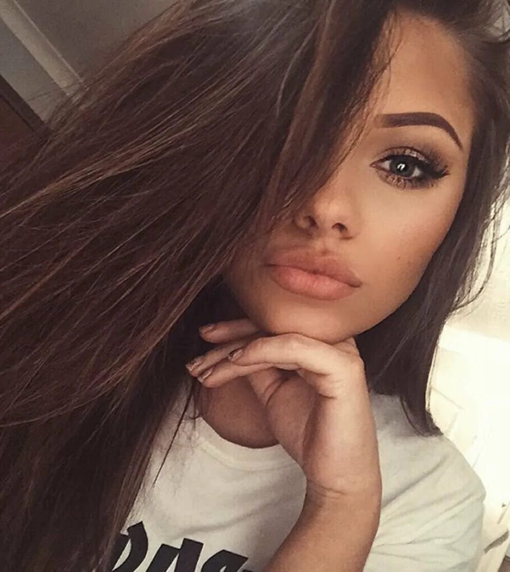 Аву девушек 18. Rhia olivia. брюнетки с длинными волосами. красивые девушки на аву. красивое селфи.